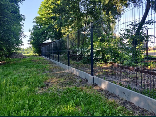 zdjęcie ogrodzenia panelowego